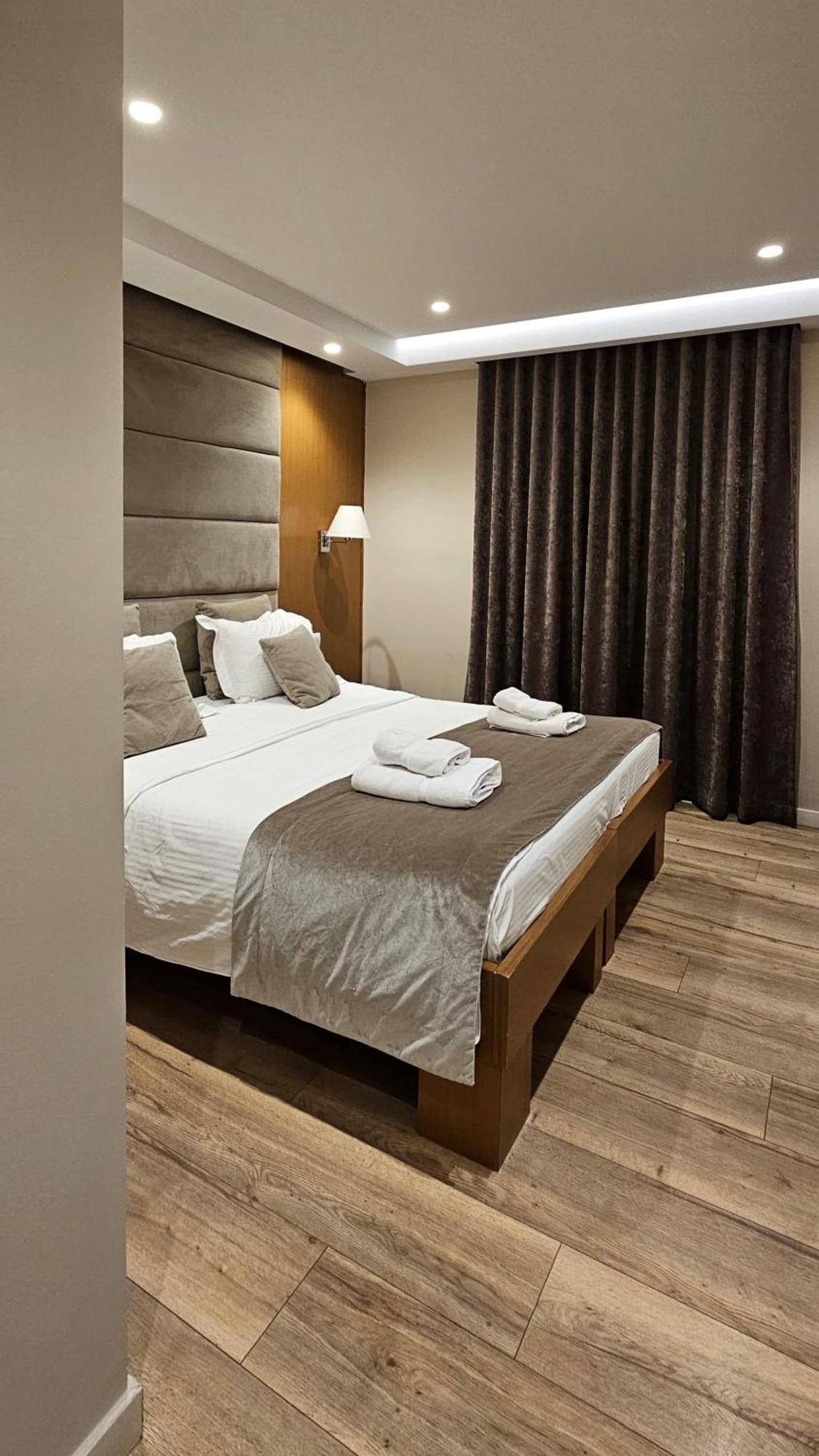 Hotel Queen Selitë e Vogël Eksteriør billede