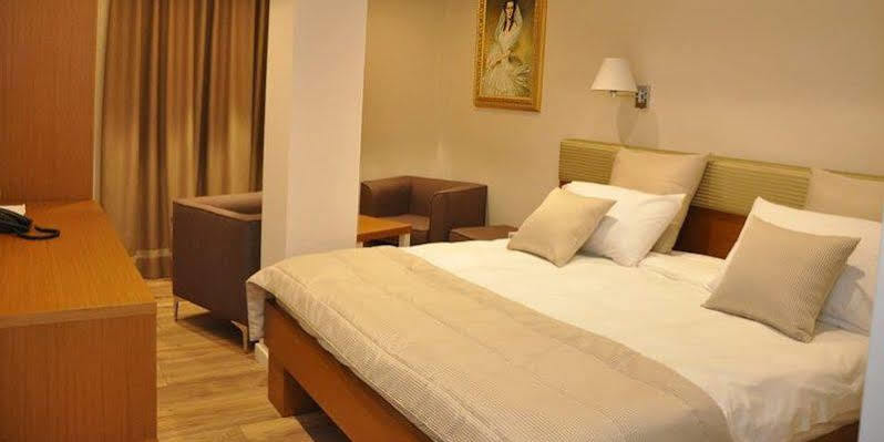 Hotel Queen Selitë e Vogël Eksteriør billede